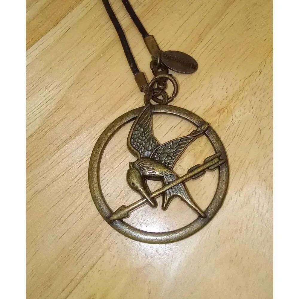 Hunger games. Lions gate necklace & pendant